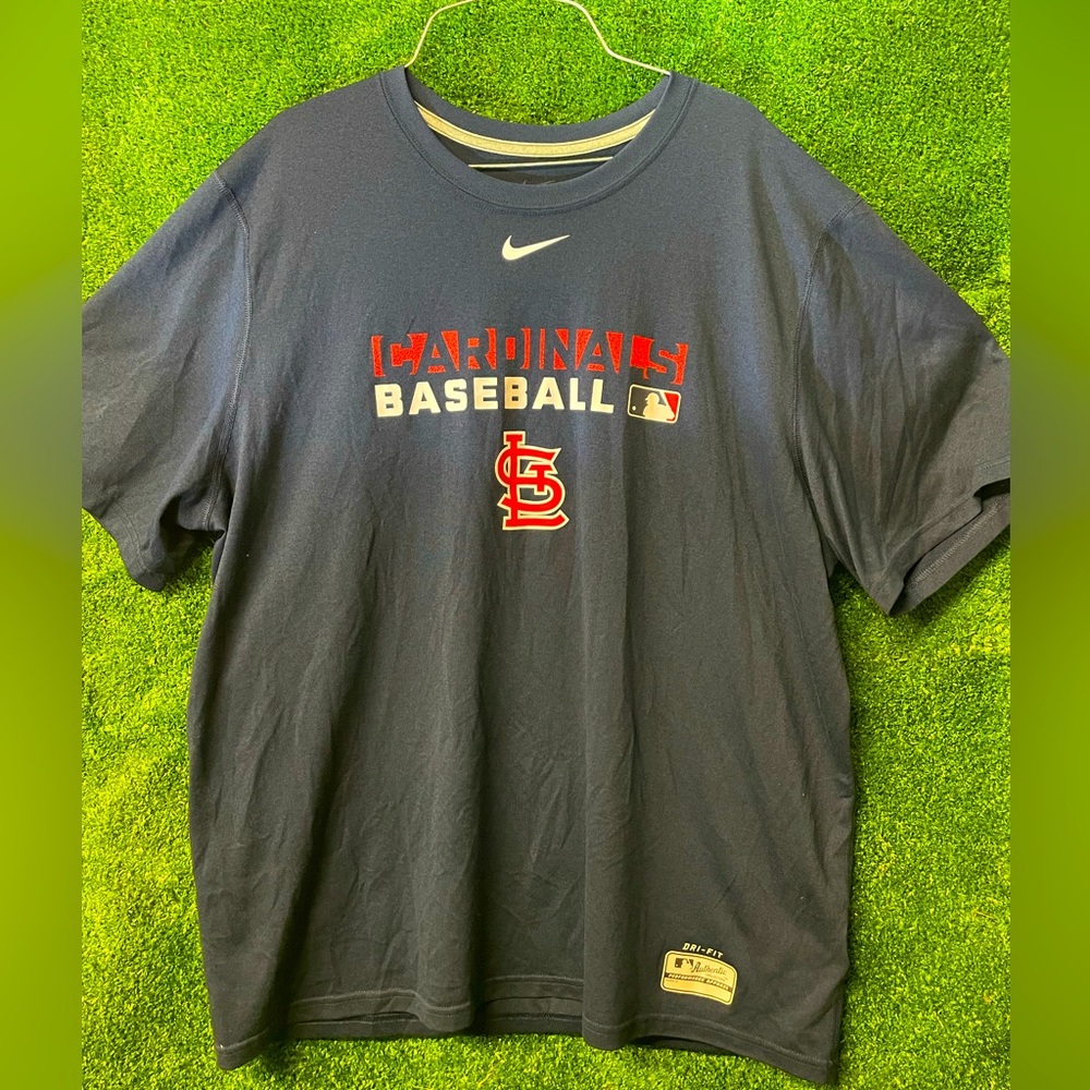 Nike St.Louis Cardinals, baseball Dri FiT Tee Center, Nike Swoosh. Men’s XL